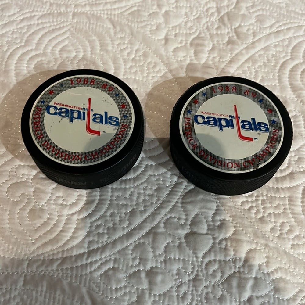 Washington Capitals 1988-1989 Patrick‎ Division Champions pucks